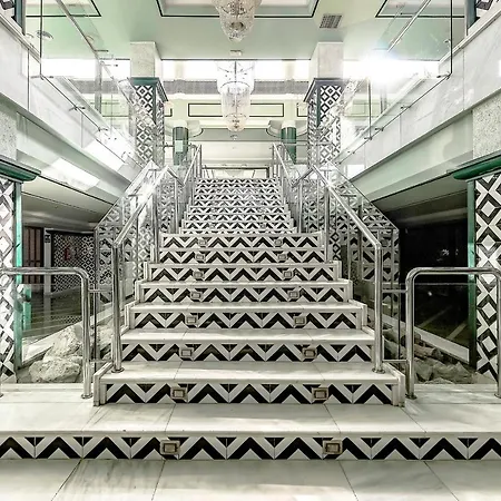 South Paradise アパート *