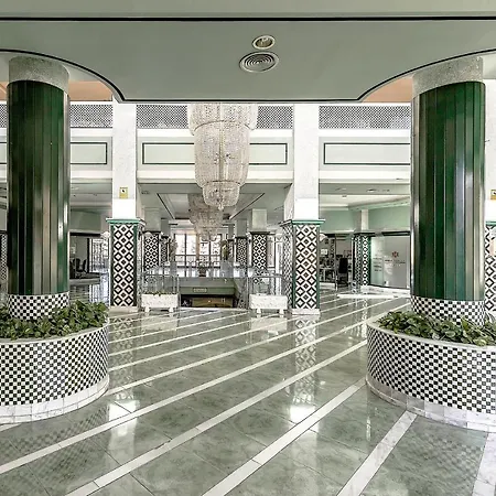 South Paradise アパート アデヘ